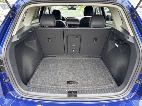 Certified 2024 Volkswagen Taos SE image 33