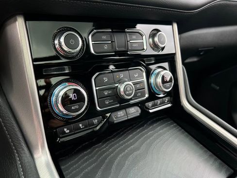 Used 2021 GMC Yukon XL Denali w/ Denali Premium Package image 31