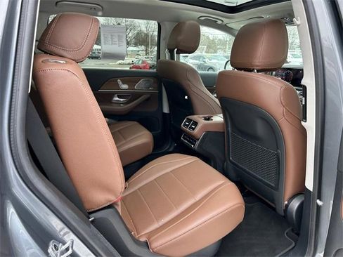 Used 2024 Mercedes-Benz GLS 450 4MATIC image 28