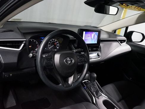 Used 2025 Toyota Corolla LE FWD image 11