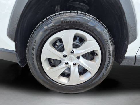 Used 2022 Toyota RAV4 LE FWD image 31