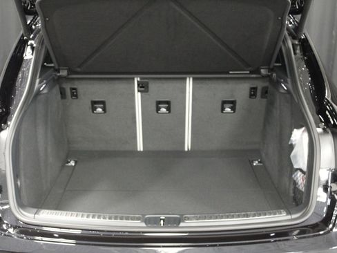 New 2026 Porsche Macan image 17