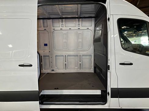 Used 2025 Mercedes-Benz Sprinter 2500 image 13