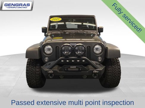 Used 2017 Jeep Wrangler Unlimited Rubicon AWD/4WD image 3