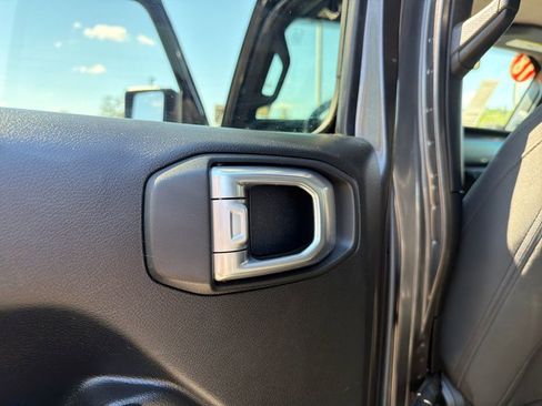 Used 2018 Jeep Wrangler Unlimited Sport S image 20