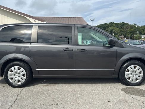 Used 2019 Dodge Grand Caravan SE w/ UConnect Hands-Free Group FWD image 6