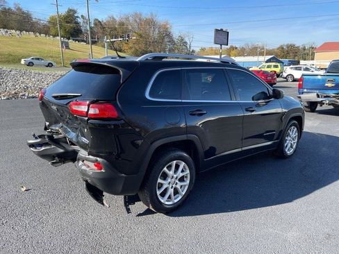Used 2018 Jeep Cherokee Latitude FWD image 5