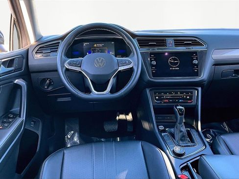 Used 2022 Volkswagen Tiguan SE image 5