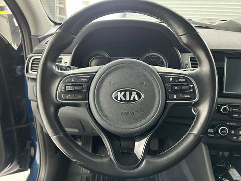 Used 2017 Kia Niro Touring w/ Advanced Technology Package image 11