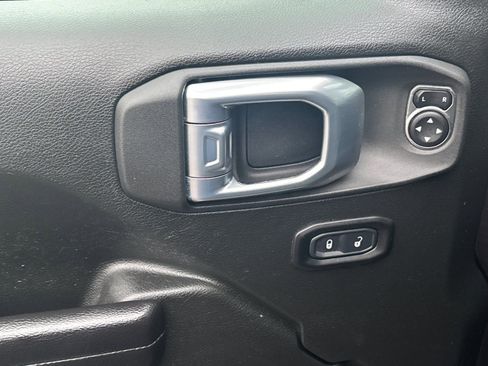Used 2021 Jeep Wrangler Unlimited Willys image 12