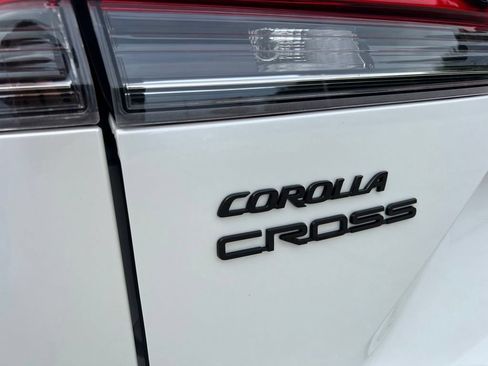 Used 2025 Toyota Corolla Cross AWD Hybrid w/ Convenience Package image 12