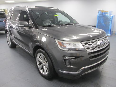 Used 2019 Ford Explorer Limited w/ Class III Trailer Tow Package image 3