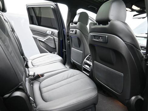 Used 2022 BMW X7 xDrive40i w/ M Sport Package image 19