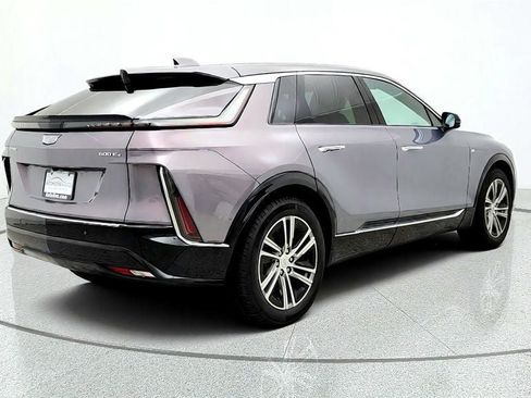 Used 2025 Cadillac Lyriq Luxury AWD/4WD image 5