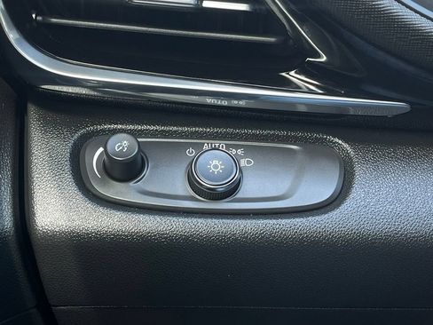 Used 2025 Buick Envista Sport Touring FWD image 21