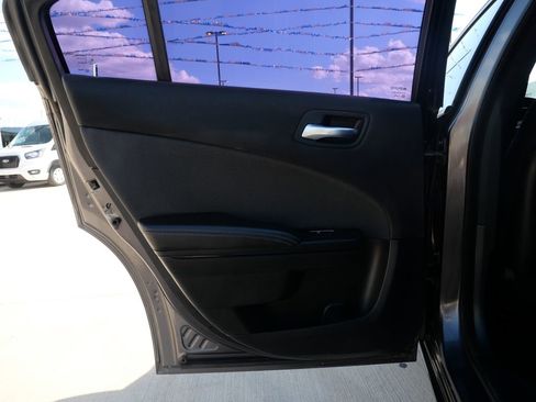 Used 2018 Dodge Charger SXT w/ Blacktop Package image 11