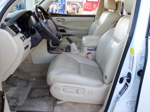 Used 2015 Lexus LX 570 4WD w/ Luxury Package image 15