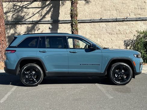New 2026 Jeep Grand Cherokee Limited w/ Limited Altitude Package AWD/4WD image 2