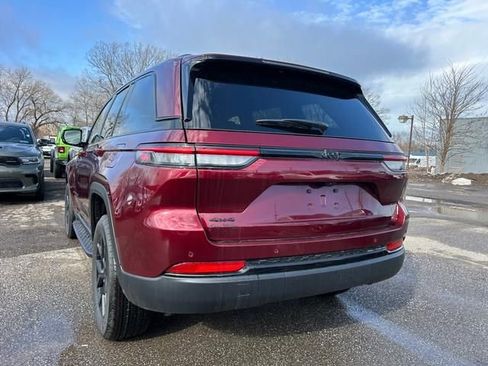 New 2025 Jeep Grand Cherokee Altitude image 5