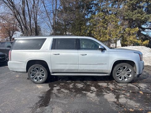 Used 2019 GMC Yukon XL SLT w/ Open Road Package image 5