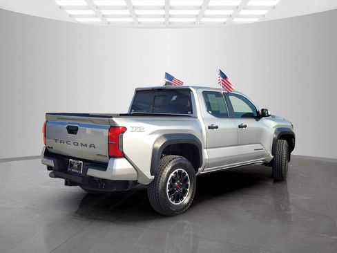 Used 2025 Toyota Tacoma TRD Off-Road w/ TRD Off Road Upgrade Package AWD/4WD image 4