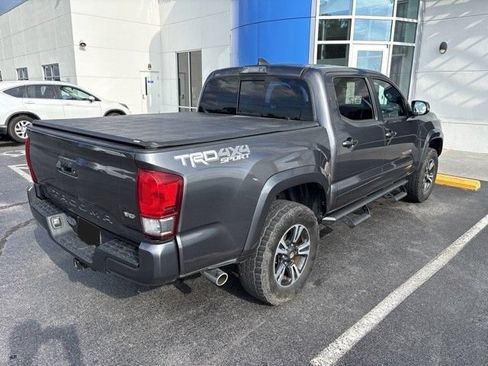 Used 2017 Toyota Tacoma TRD Sport w/ Tow Package (A/T) AWD/4WD image 6