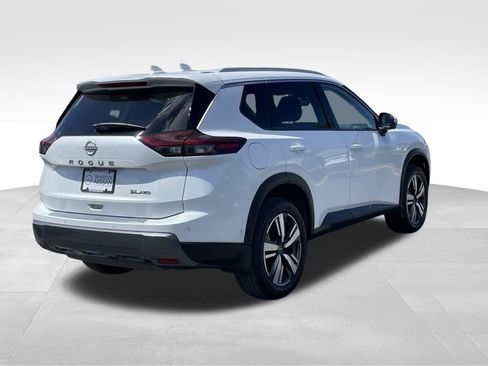 Certified 2025 Nissan Rogue SL w/ Tech Package AWD/4WD image 4