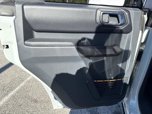 Used 2024 Ford Bronco Badlands image 9