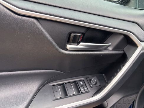 Used 2025 Toyota RAV4 XLE AWD/4WD image 12