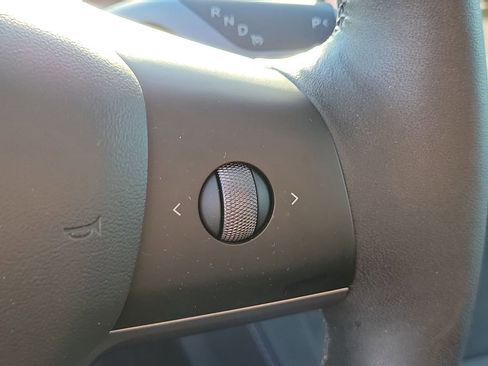 Used 2022 Tesla Model Y Performance image 24