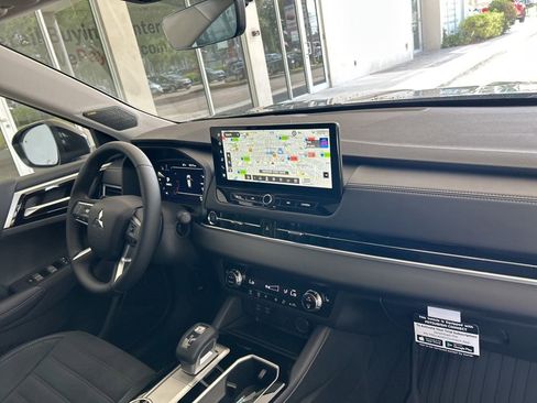 New 2025 Mitsubishi Outlander SE image 22