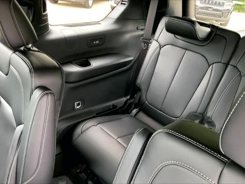 New 2026 Jeep Grand Cherokee L Limited AWD/4WD image 17