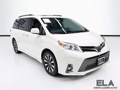 Used 2019 Toyota Sienna XLE w/ XLE Navigation Package AWD/4WD image 2