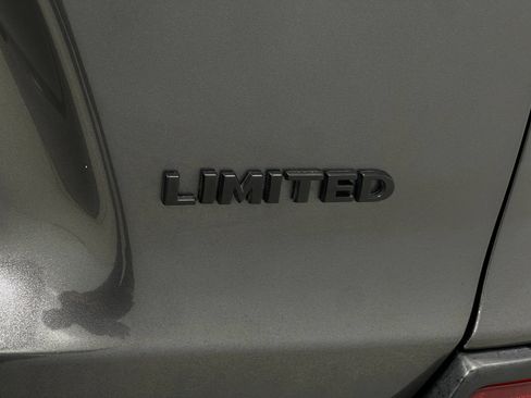Used 2019 Jeep Cherokee Limited AWD/4WD image 40