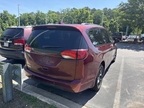 Used 2019 Chrysler Pacifica Touring-L FWD image 7