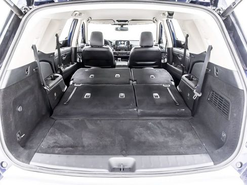 Used 2022 Nissan Pathfinder SL w/ Lighting Package (N92) FWD image 37