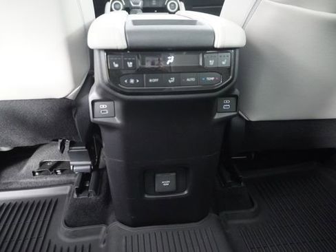 Used 2025 Toyota Grand Highlander AWD image 33