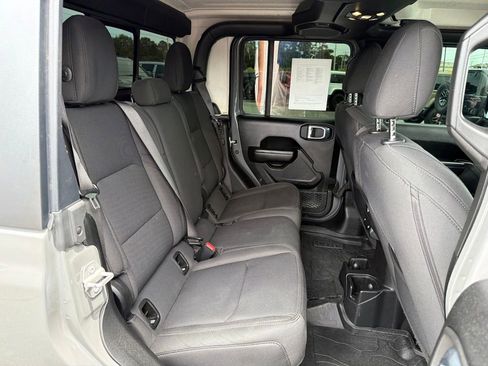 Used 2021 Jeep Gladiator Sport AWD/4WD image 18