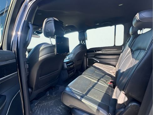 Used 2022 Jeep Wagoneer Series III w/ Convenience Group I AWD/4WD image 10