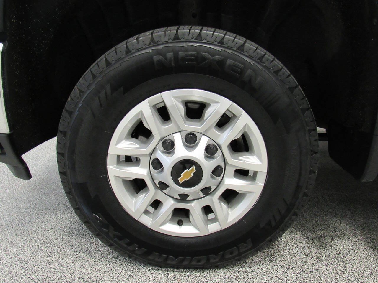 Used 2025 Chevrolet Silverado 2500 LT w/ Convenience Package AWD/4WD image 10