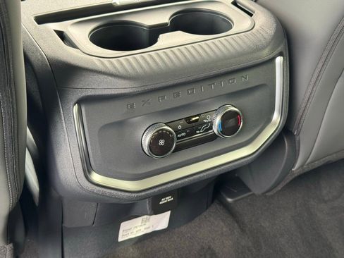 New 2025 Ford Expedition Active image 35