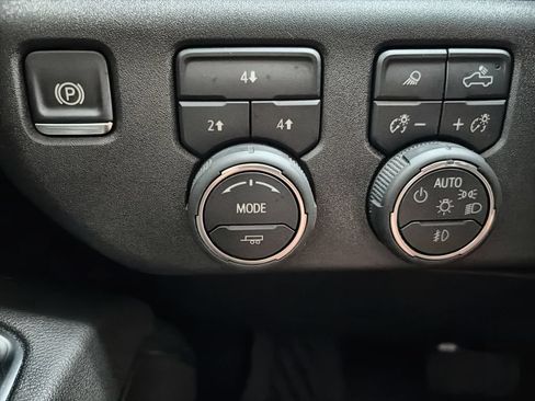 Certified 2025 Chevrolet Silverado 2500 LT w/ Texas Edition AWD/4WD image 18