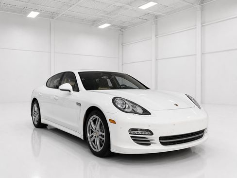 Used 2013 Porsche Panamera image 4