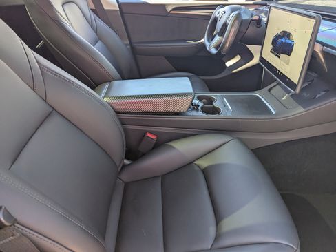 Used 2025 Tesla Model Y Performance image 9