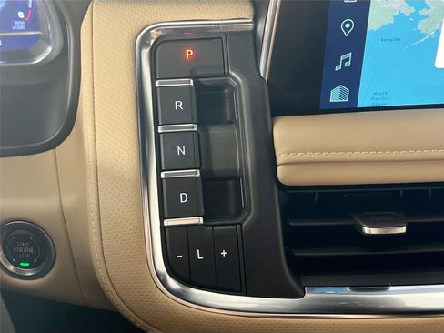 Used 2024 Chevrolet Tahoe Premier w/ Premium Package AWD/4WD image 17
