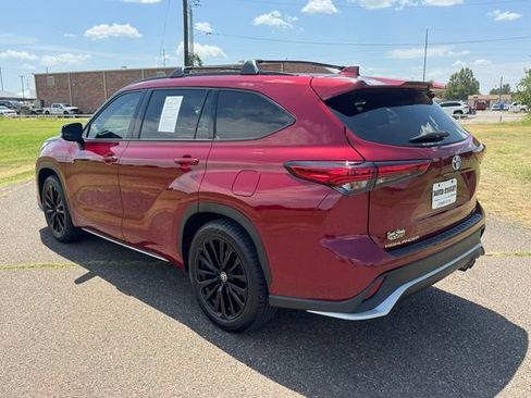 Used 2023 Toyota Highlander XSE FWD image 4