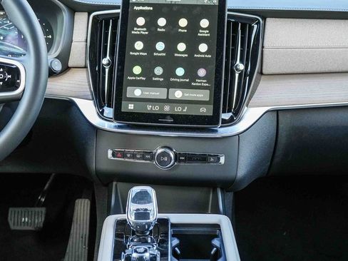 New 2026 Volvo XC90 T8 Plus w/ Protection Package Premier AWD/4WD image 16