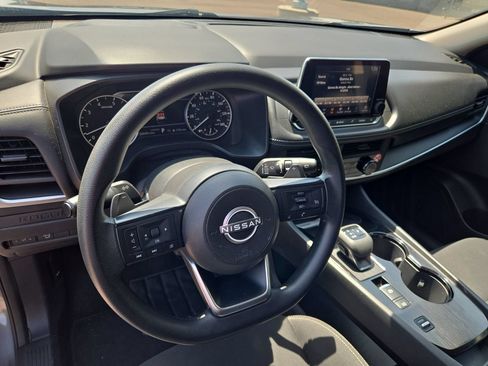 Used 2024 Nissan Rogue S FWD image 10