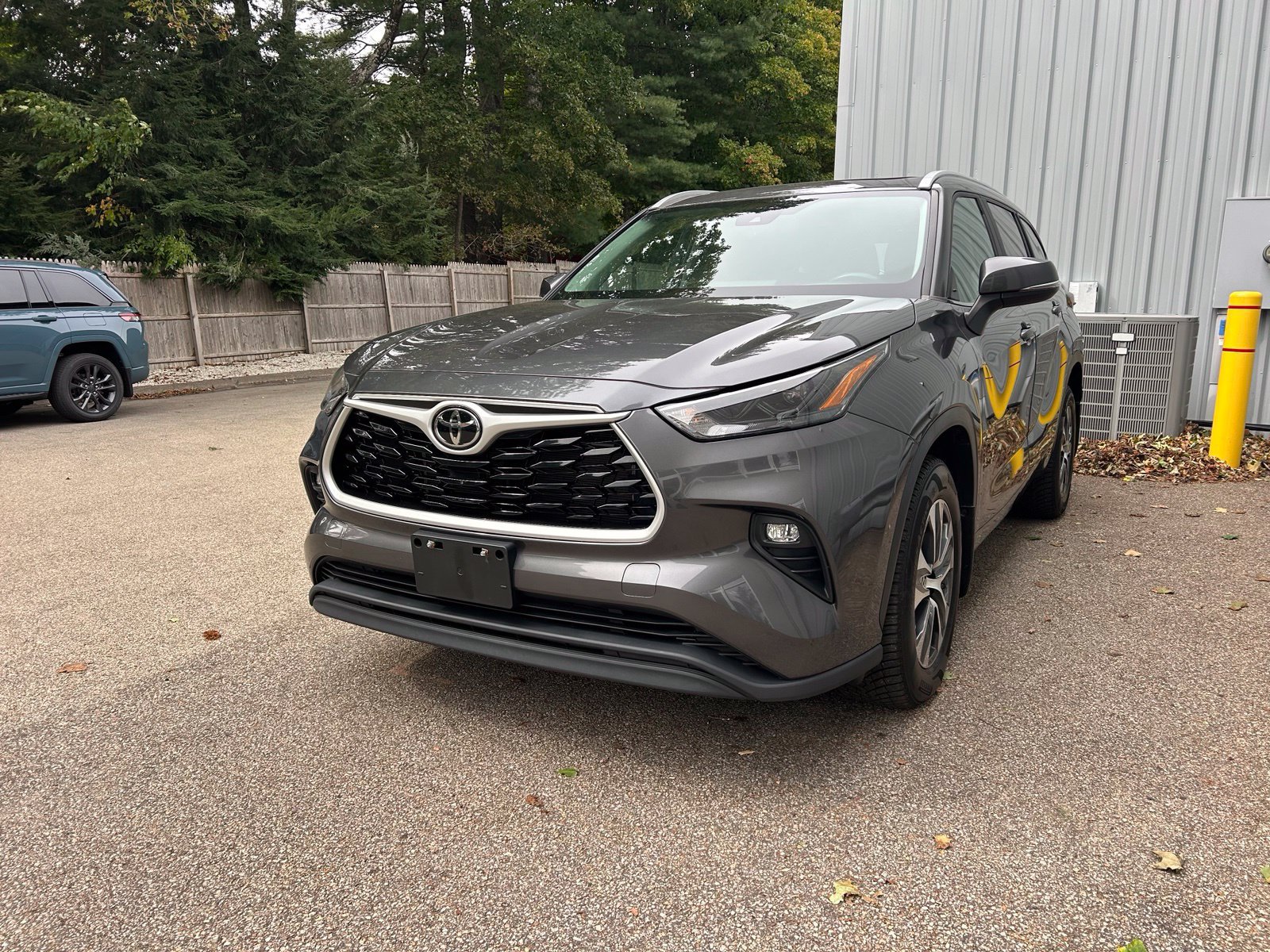 Used 2023 Toyota Highlander XLE AWD/4WD image 11