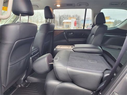 Used 2023 Nissan Armada SL w/ Captain's Chairs Package image 9